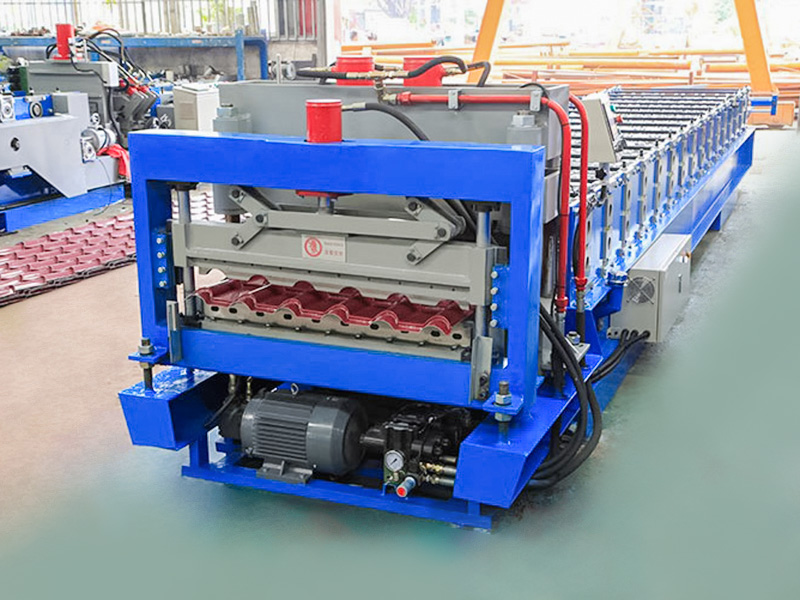 YX25-162-810 เครื่องขึ้นรูปม้วนกระเบื้องเคลือบการปรับตัวที่แข็งแกร่ง